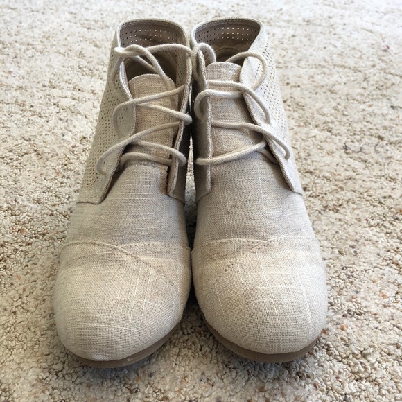 Cream colored booties - Picture 2 of 4